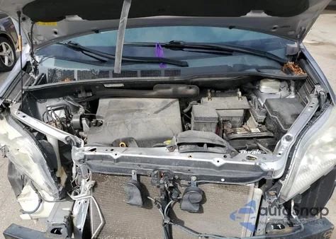 2013 Toyota Sienna z USA, uszkodzony, nr VIN 5TDZK3DC5DS386540